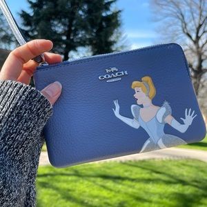 Coach ✖️ Disney Cinderella Wristlet Wallet